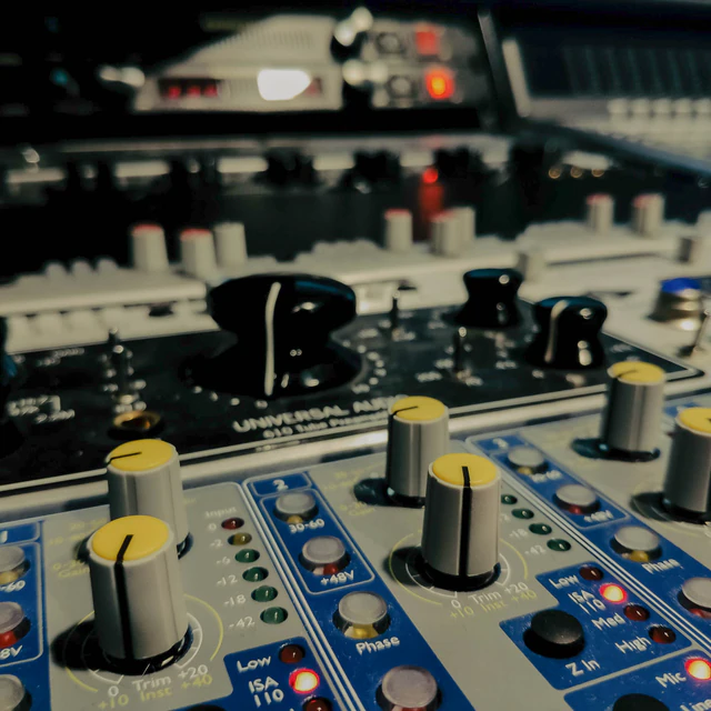 Detalle del equipo de audio en MainTrack Studio